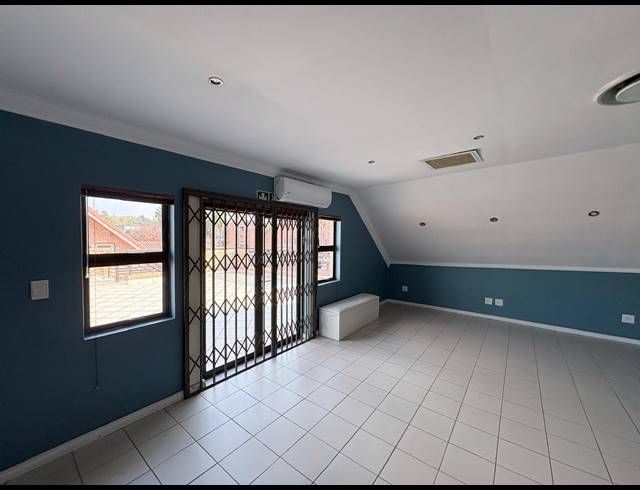 43M² OFFICE TO LET IN FOURWAYS